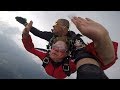 BEZDOMNA DOSTAJE 5000zł ZA SKOK ZE SPADOCHRONEM / HOMELESS GIRL GETS $1350 FOR SKYDIVING