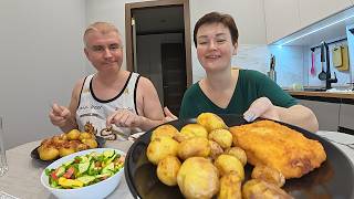видео: Мукбанг наготовила ВКУСНЯТИНЫ на НОВОЙ кухне, Вован чуть СЛЮНЯМИ не подавился) Болтаем Семейный ужин картинка: Мукбанг наготовила ВКУСНЯТИНЫ на НОВОЙ кухне, Вован чуть СЛЮНЯМИ не подавился) Болтаем Семейный ужин