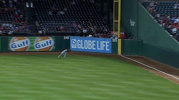 LAA@TEX: Calhoun robs Rua of a hit with great catch