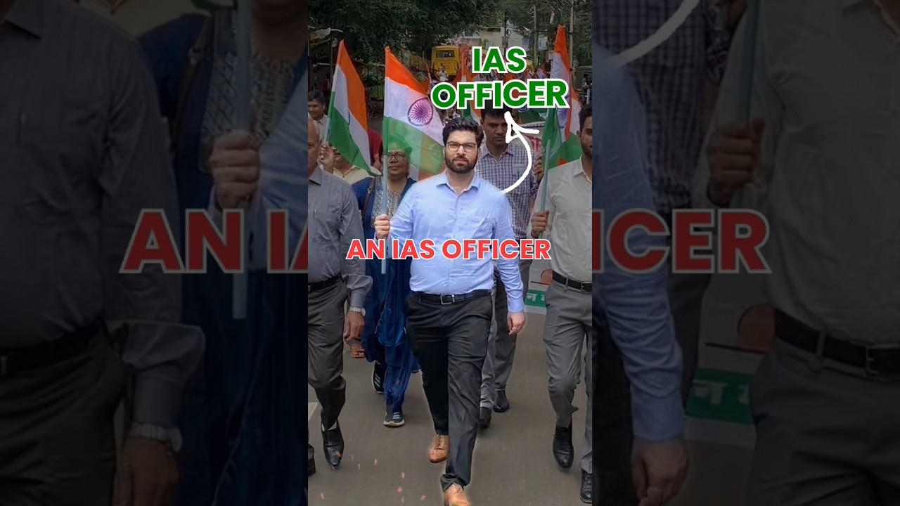 How much salary does an IAS officer earns?