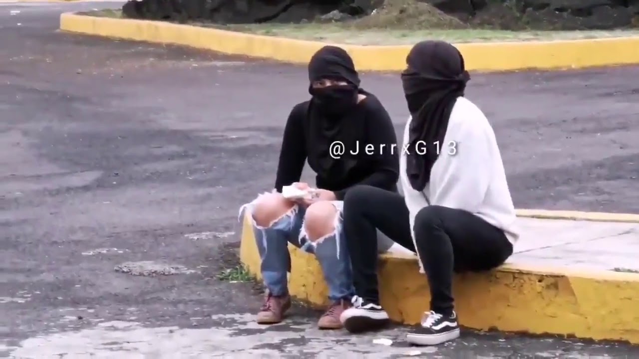 ENCAPUCHADOS TOMAN FACULTAD DE FILOSOFÍA Y LETRAS PARA PROTESTAR CONTRA CLASES DE ANAYA censuration definition