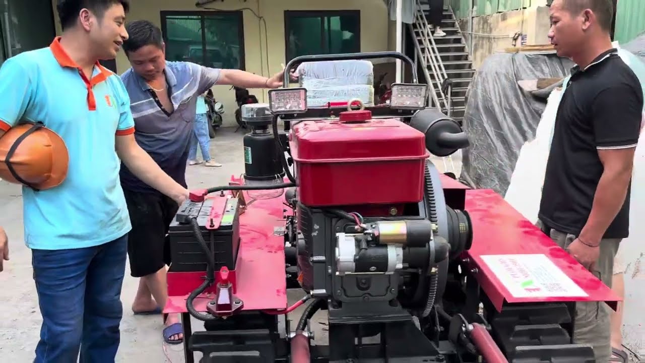 [Thapxanh] Khách Hà Giang xem Máy cày Diesel MDH-35HP, Máy cày bánh xích đa năng (P1)