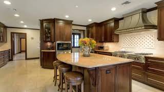 16 Applegreen Drive, Old Westbury, NY 11568