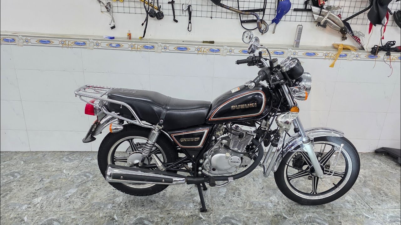 Brand new Suzuki GN125-2F with 7,000 km on the odometer. Contact