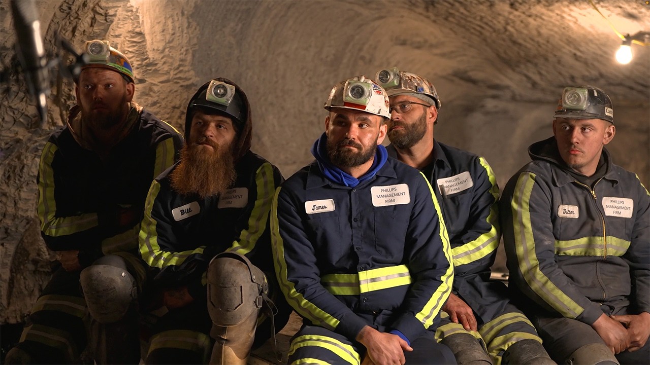 Guarda Oliver Anthony Performed This Song Inside an Active Coal Mine su YouTube Guarda Oliver Anthony Performed This Song Inside an Active Coal Mine su YouTube