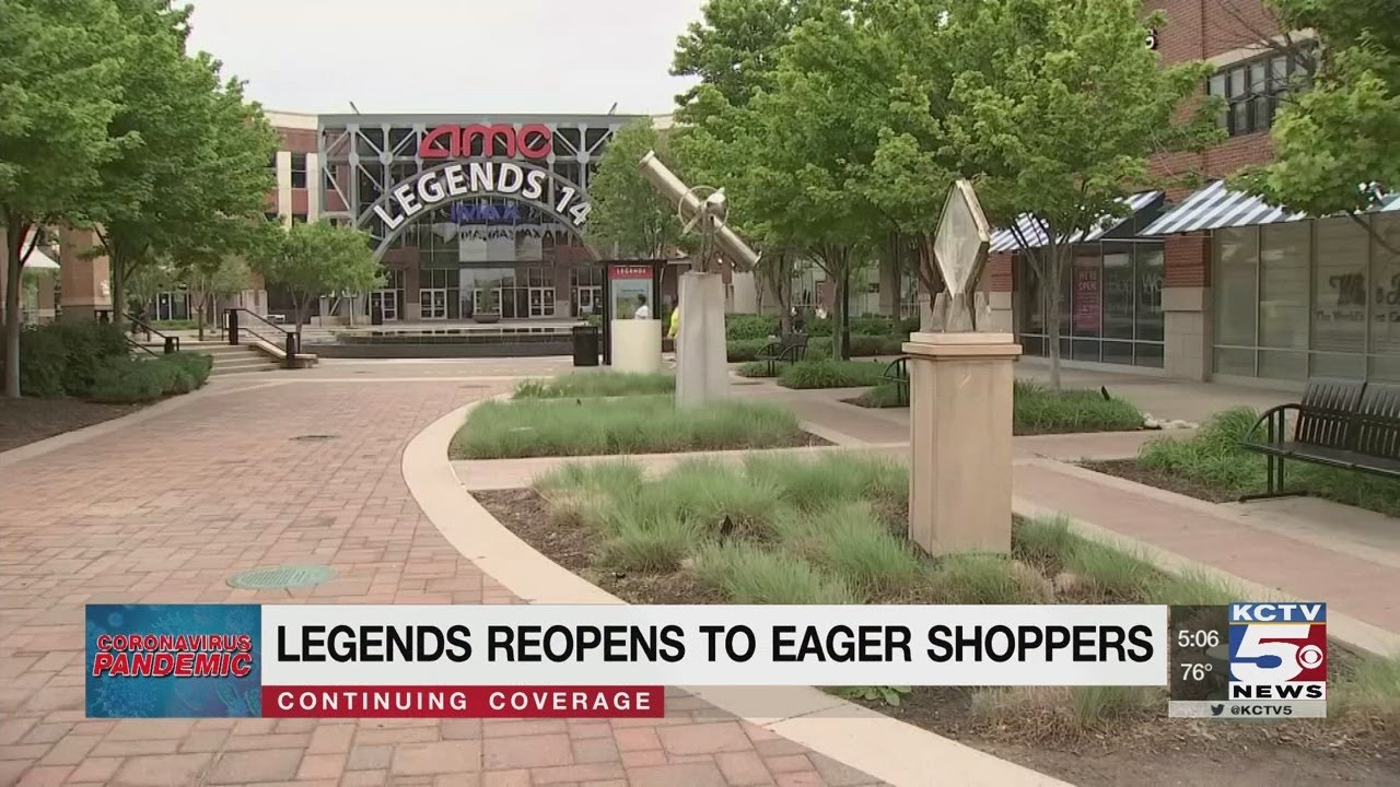 Steady stream of shoppers arrive at The Legends Outlets in KCK 