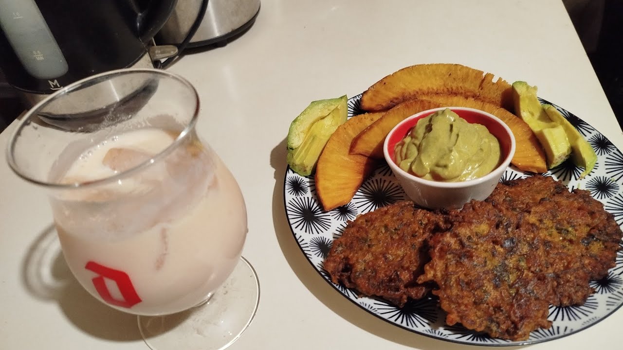 FRIED TRc-TRcFRIED BREADFRUIT SOURSOP PUMPKIN CARROT JUICE AVOCADO MAYONNAISE SLICE AVOCADO