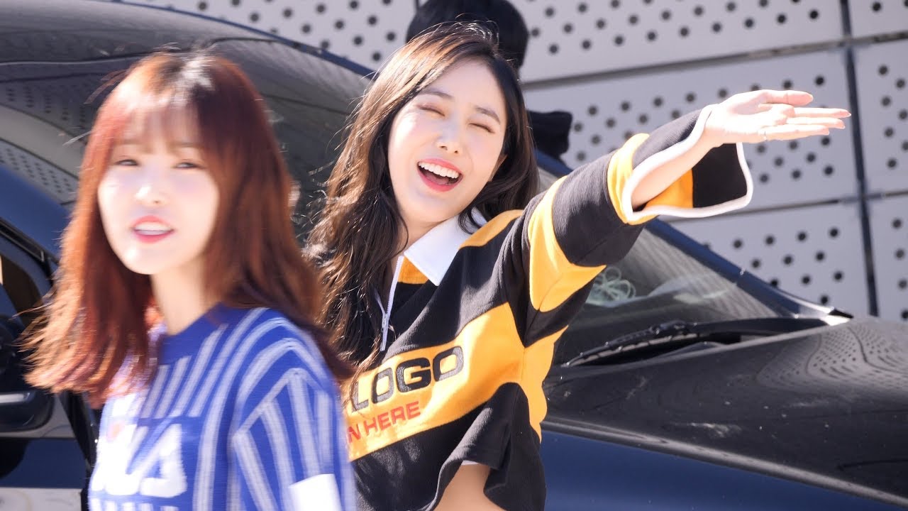 181019 여자친구 (GFRIEND) 헤라서울패션위크 블루카펫,퇴근길 [신비] SinB 4K 직캠 Fancam (동대문ddp) by Mera