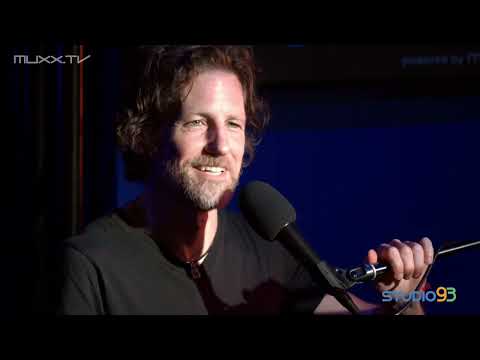 Aaron English: "Fireflies Glow", live at @Studio93vonSzene93