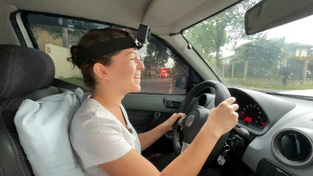 RECÉM HABILITADA DIRIGINDO NA CIDADE PELA PRIMEIRA VEZ