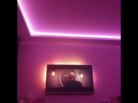 Philips 55PUS8503/12 + Hue Lightstrip Plus + Soundbar Samsung Harman Kardon HW-Q60R,