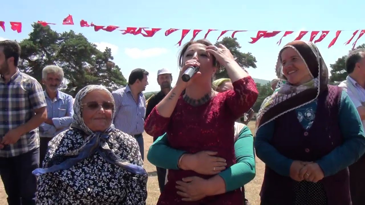 REŞADİYE HALAÇLI FESTİVALİ 2015 -TOKATLI GAMZE SAHNESİ          YILDIZ MEDYA #reşadiye #horon