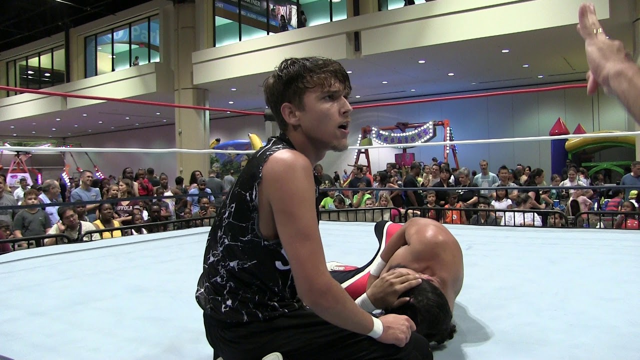 I believe in wrestling  Convention Center Christian Mills vs Cisco sucio