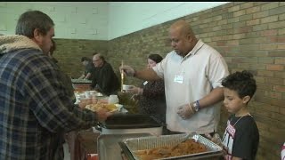 Army of volunteers serve up Thanksgiving meals