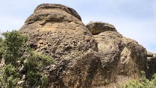 Wat verborgen ze toch in die mysterieuze, 3000 jaar oude, gigantische potten?!