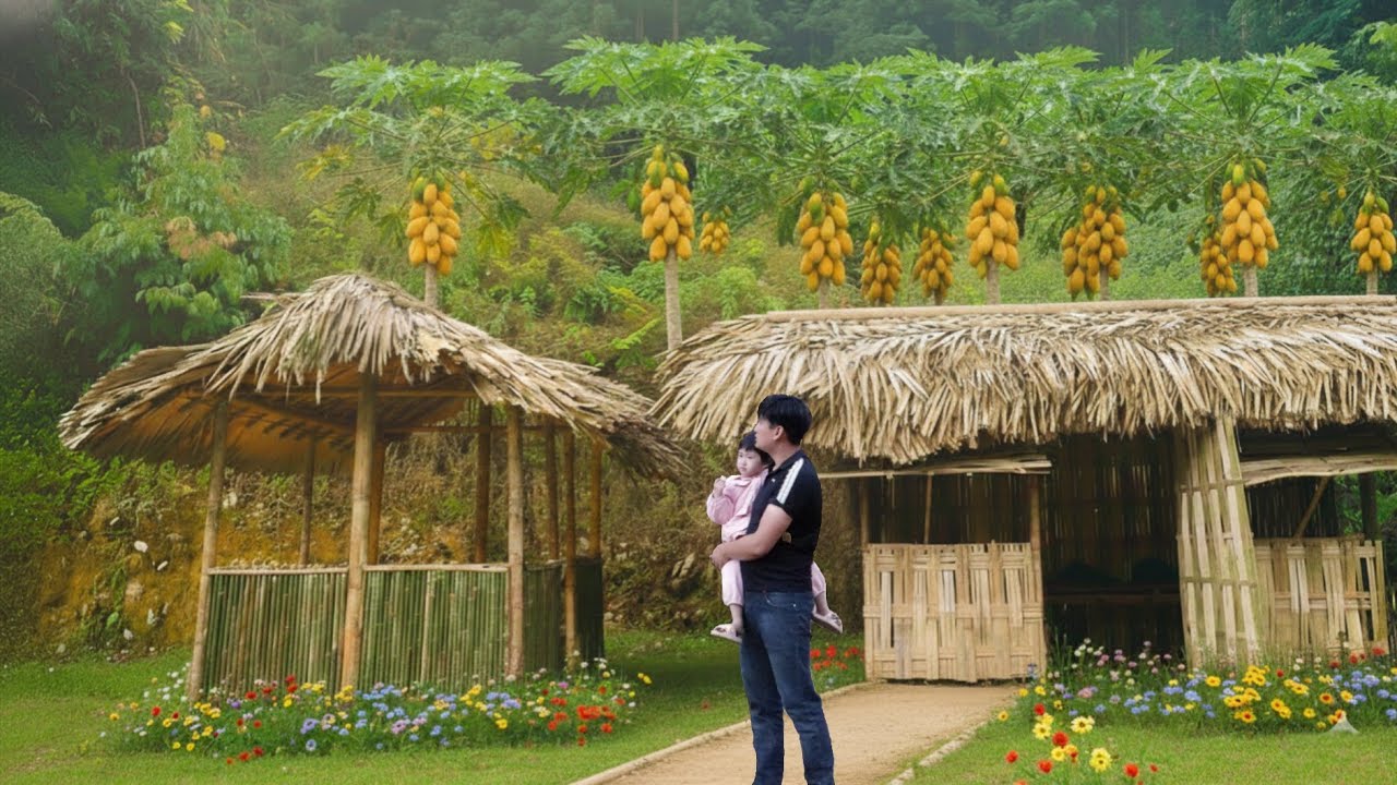 The single father built a rudimentary kitchen out of bamboo. Kien and Mơ