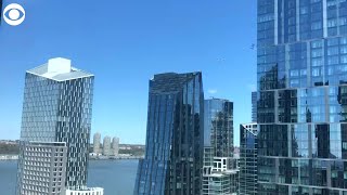 WEB EXTRA: Thunderbirds and Blue Angels Fly Over New York City