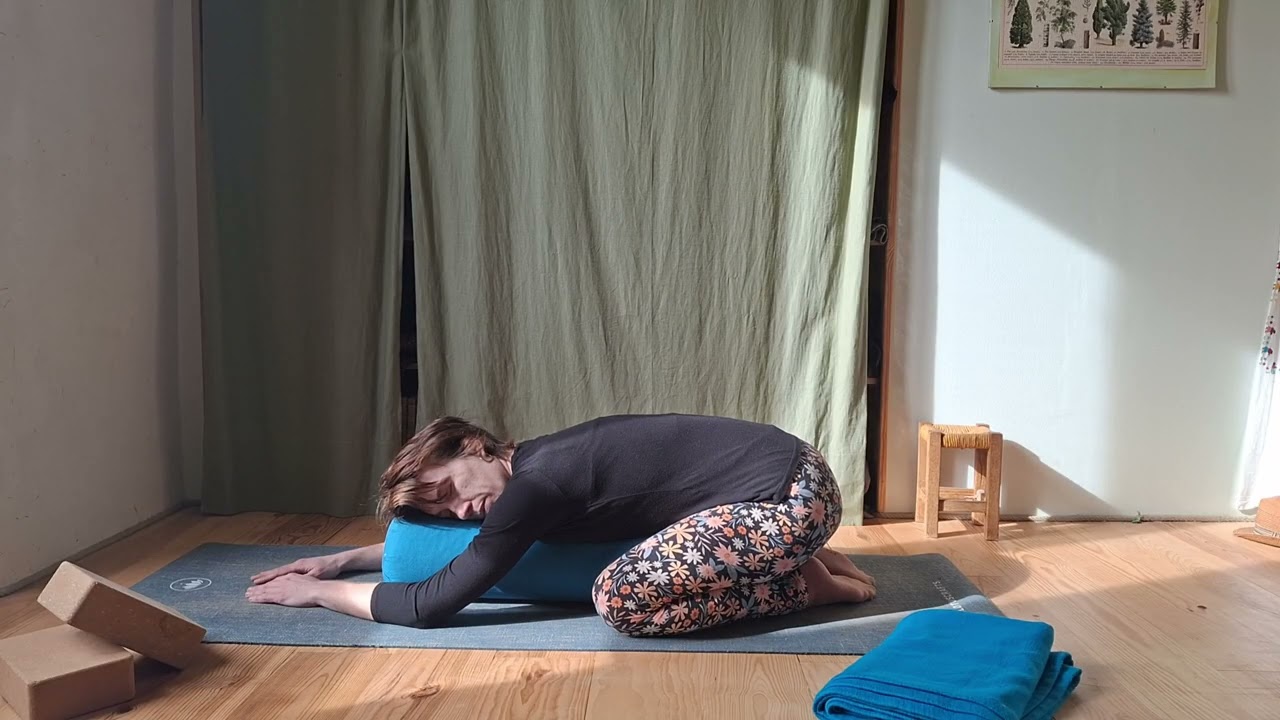 Posture de l'enfant / Balasana : idéale pour les douleurs de règles et d'endométriose