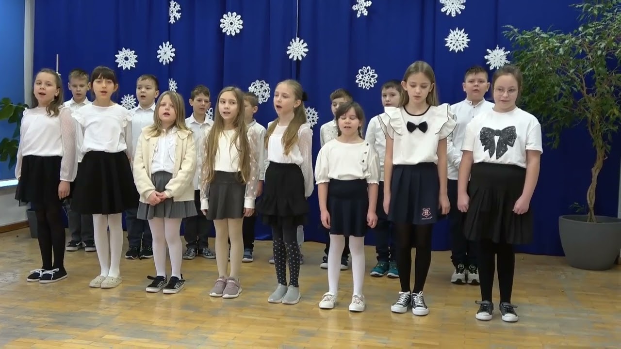 Z sercem i muzyką dla Babci i Dziadka w wykonaniu uczniów kl. 3a