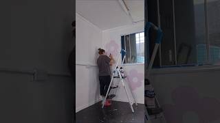 Day 6 of opening a container gift shop 😍 And we're done with painting! 🥳