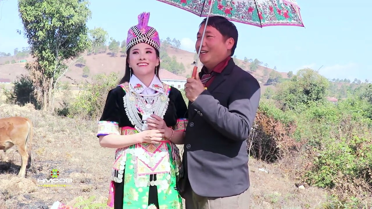 Kwv txhiaj plees by Pov Muas thiab Phuab Vaj