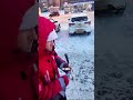 Помог слепому курьеру
