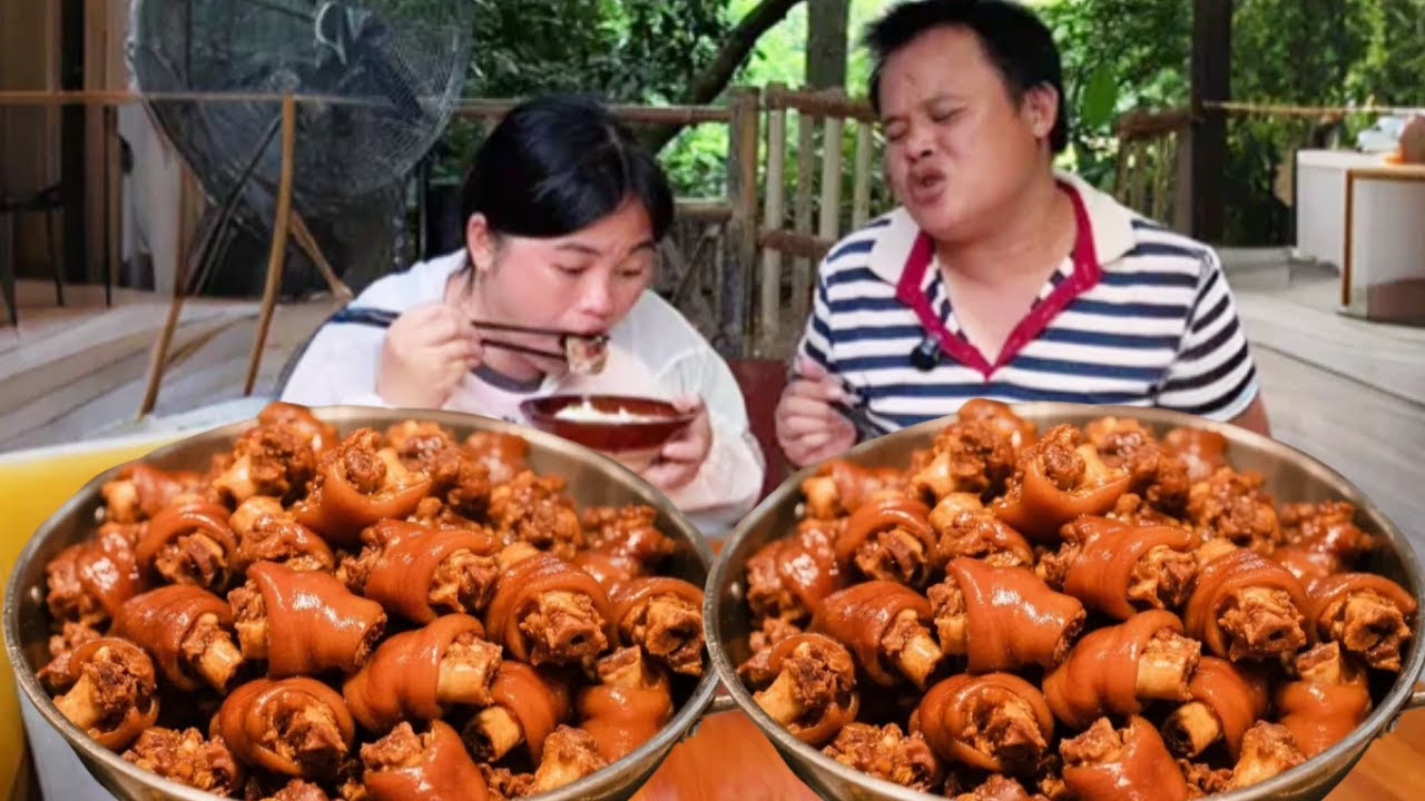 路边捡到超大猪脚，做广西特色猪脚扣，酸甜软烂让人回味无穷！