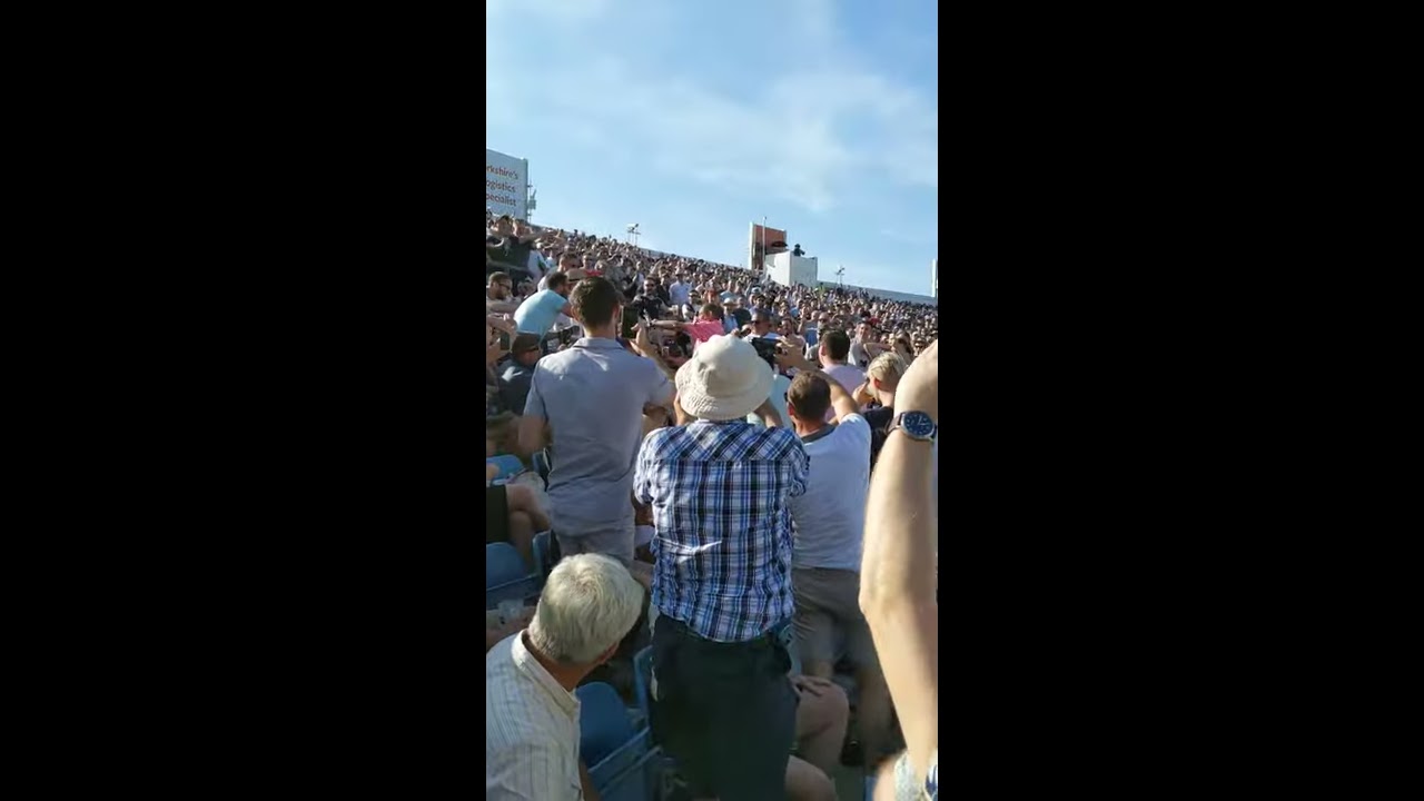 England V Australia Headingley Leeds Ashes 2019 Drunk Downs Pint Crowd Go Wild 