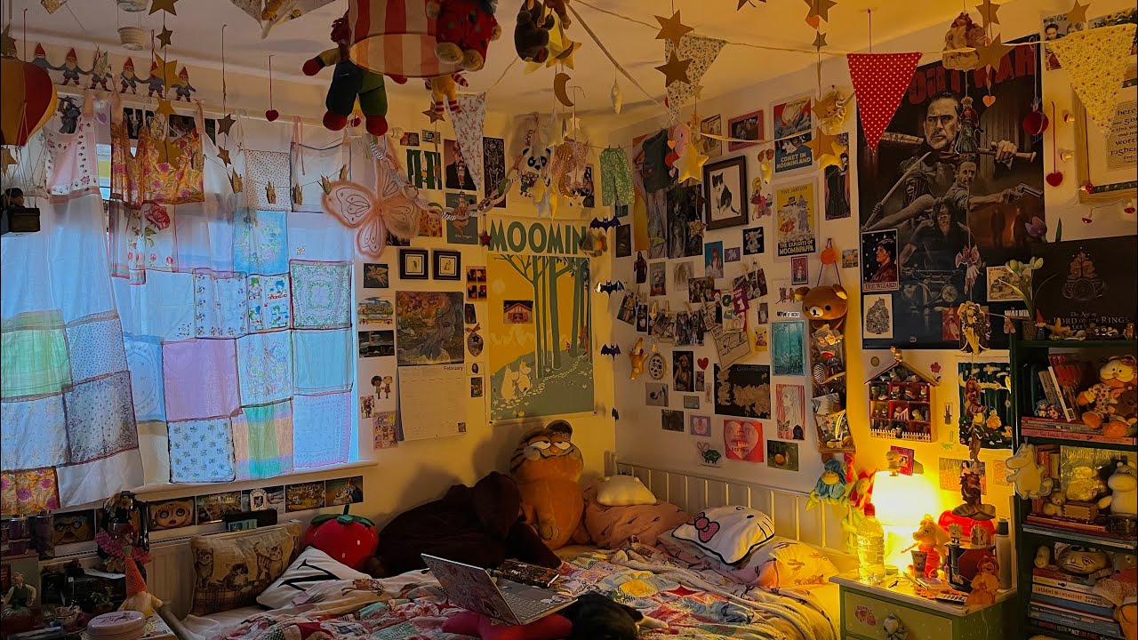 lofi asmr whispered room tour 🏡🦄 camera tapping and coolness