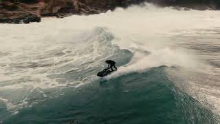 Abraham Hochstrasser rippin&#39; and flippin&#39; through the giant waves in Nazaré