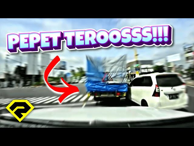 AKIBAT TAK SABARAN!! 😱 ADU NGOTOT, AVANZA VS TRUK!! PEPET TEROOSSS!! class=