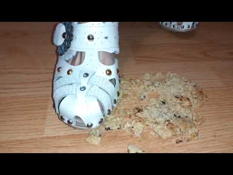 Crushing biscuits