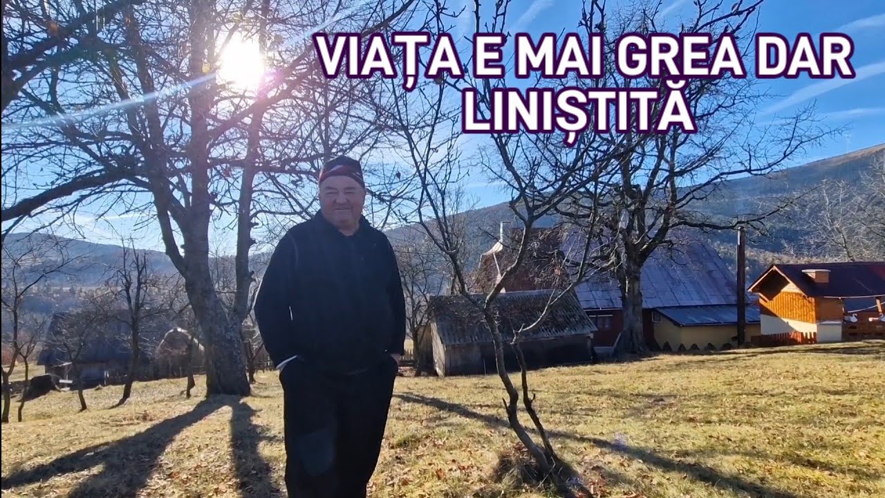 Este propriul lui șef în vârf de munte. Crește porci, vaci, capre și nu cumpără de la magazin