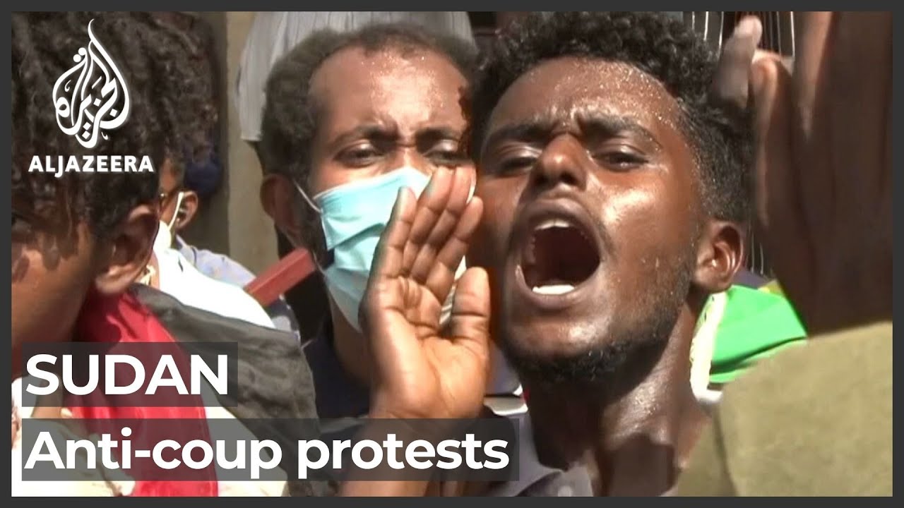 أطلقت قوات الأمن السودانية الغاز المسيل للدموع على المتظاهرين المناهضين للانقلاب.