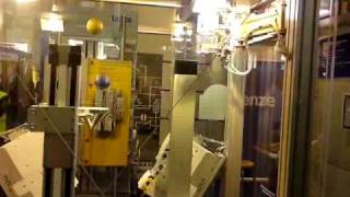 Jonglierender Roboter - Juggling Machine