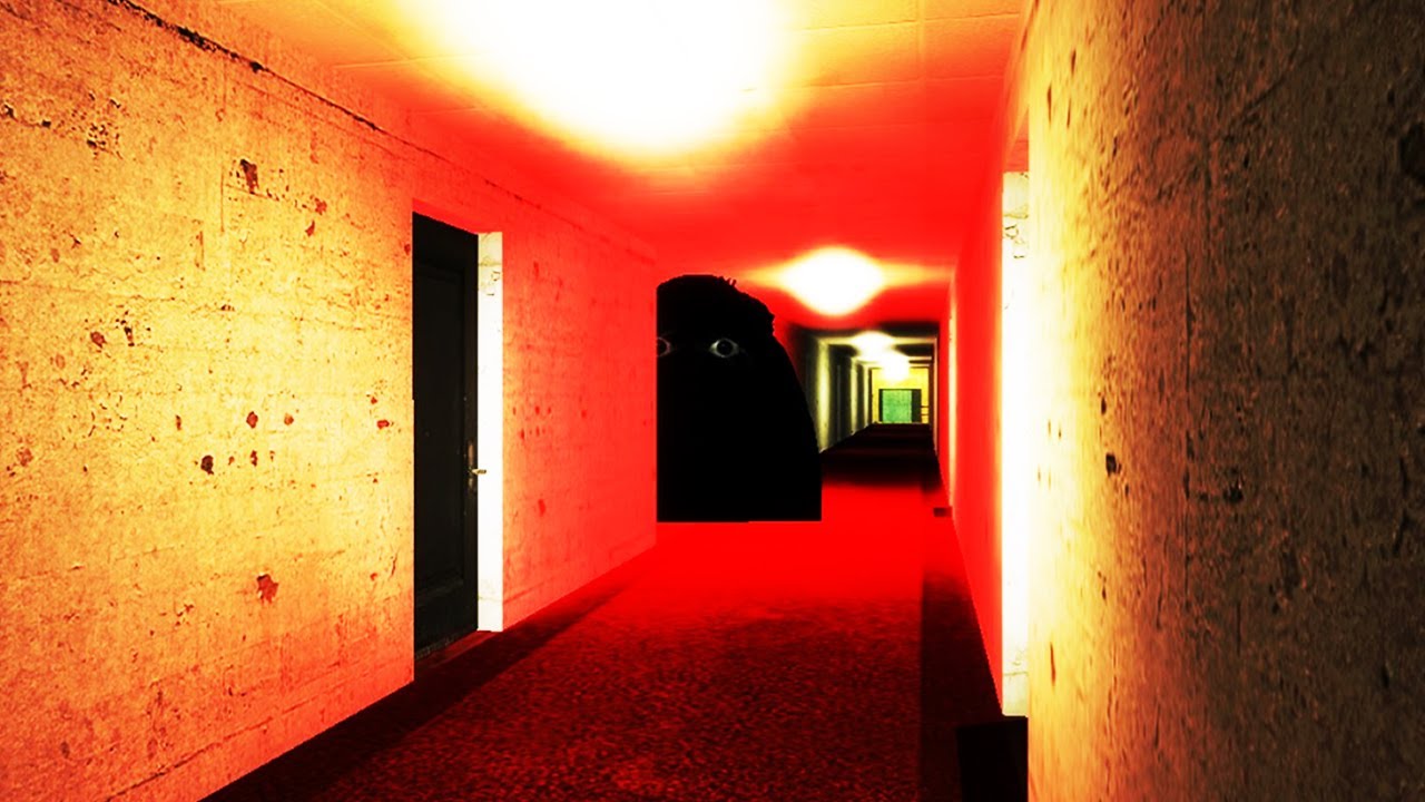 Lá no fundo, bem lá atrás, ELE ta me observando...