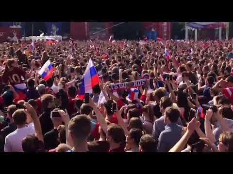 Болельщики спели гимн