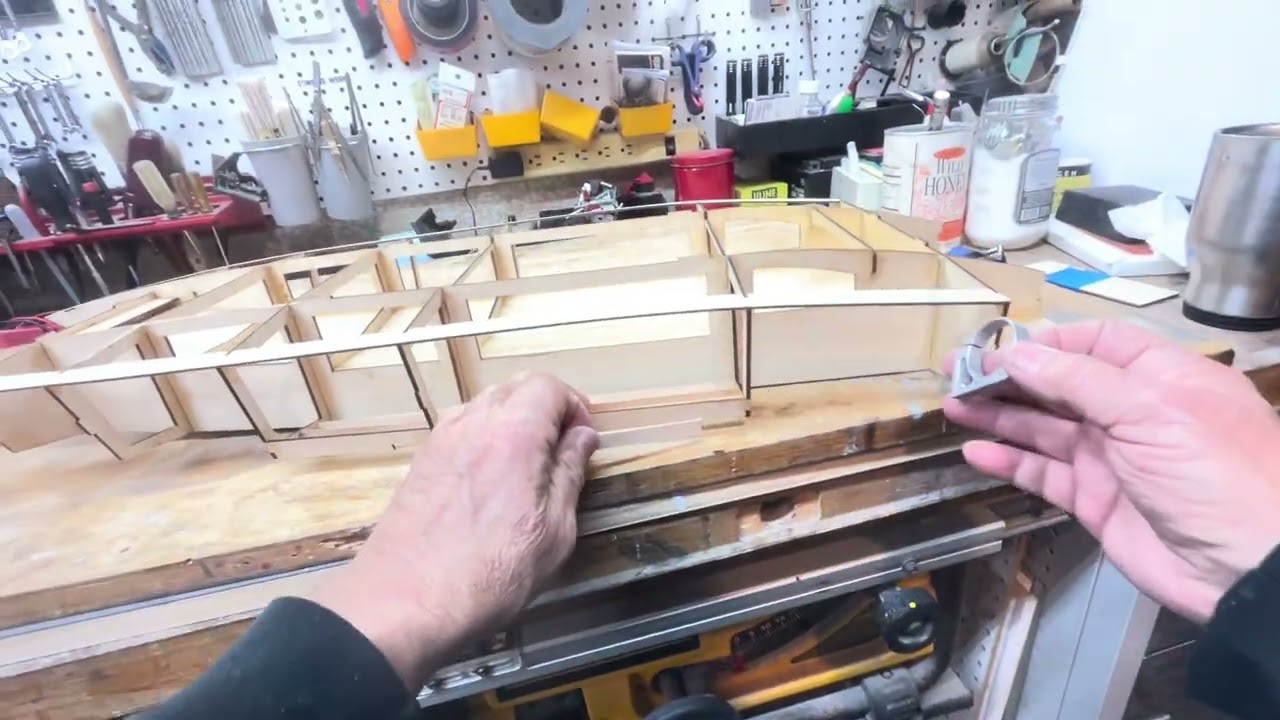 Доктор Джет решает проблему за кадром.