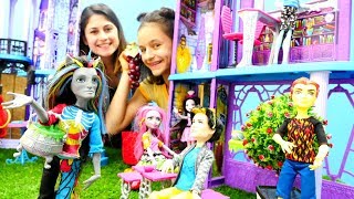 Monster High Okuluna Ayşe Geliyor. Çocuk Videosu.