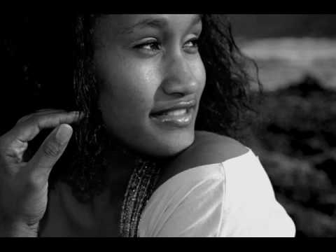 MIL E UMA FACES - KELLY SOARES - ela une todas as ...