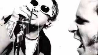 Foxboro Hot Tubs - Stop Drop And Roll  Resimi