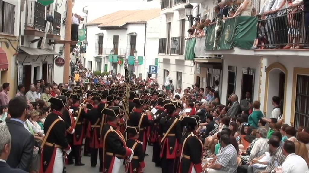 Caminando van, por tientos... Virgen de los Reyes Alhaurín el Grande, sin palabras...  #díadelacruz
