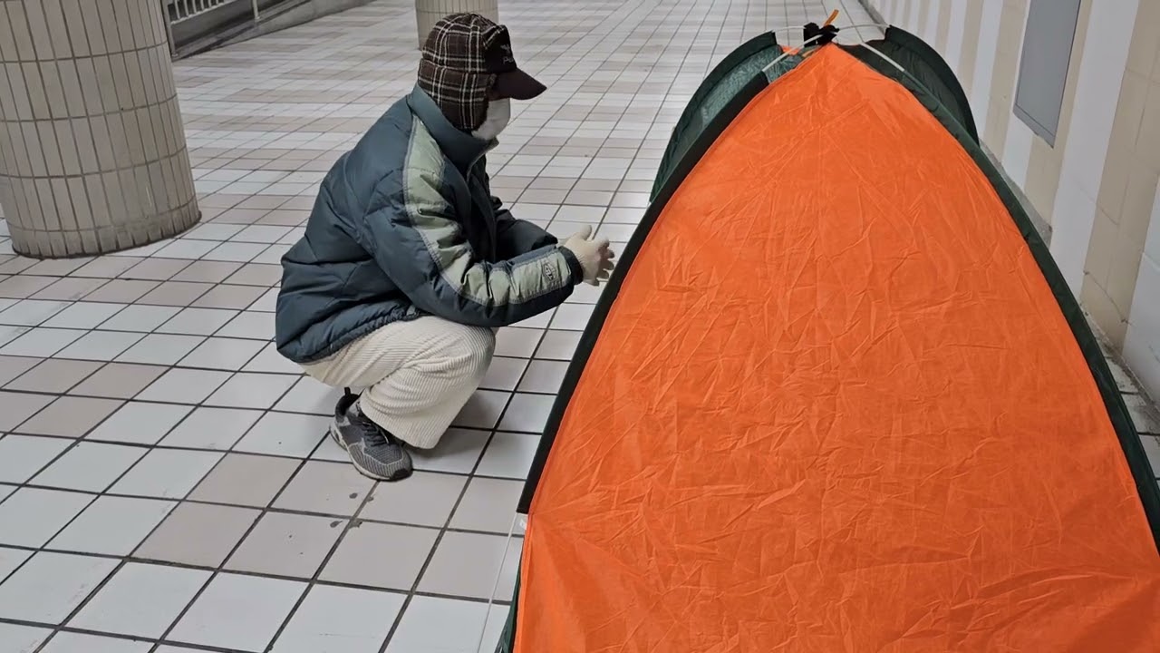 노숙자섬김이천우석목사 010-4905-0191 한파로 노숙자분들 얼어죽겠어요, 도움의 손을 내밀어주세요, 농협 351-0988-7661-83, 예금주-대한예수교장로회 하늘정원교회.