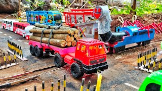 Kereta Silum4n & Truk Trailer Muatan Kayu Overload..!!!