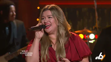 Kelly Clarkson - Santa Can't You Hear Me - Best Audio - The Kelly Clarkson Show - December 15, 2022
