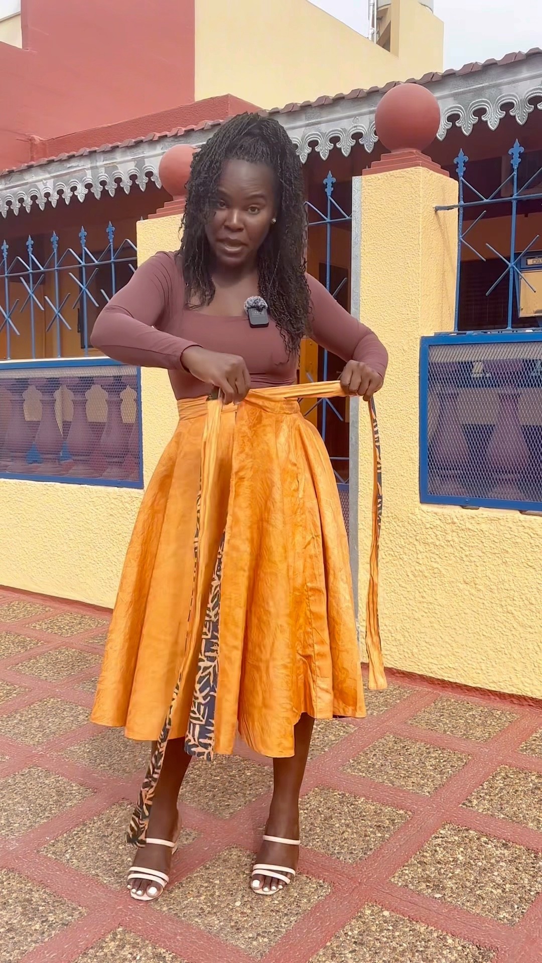 Reversible wrap skirt tutorial. And yes it does have pockets