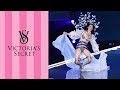 Victorias secret model ming xi falls on catwalk
