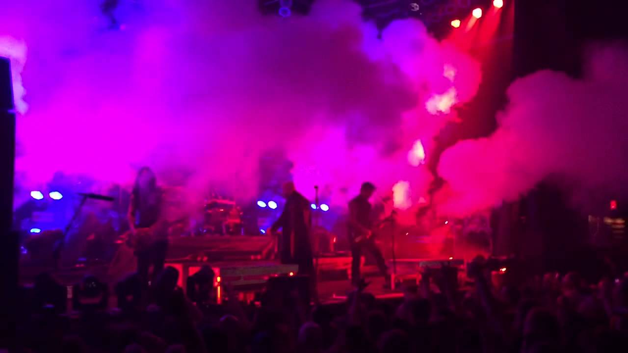 Disturbed - Indestructible Live HD - YouTube