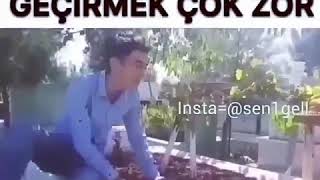 Ölen Annesinin Mezarında Kiriz Geçiren Genç Adam Duygusallık Içerikli Damar Film