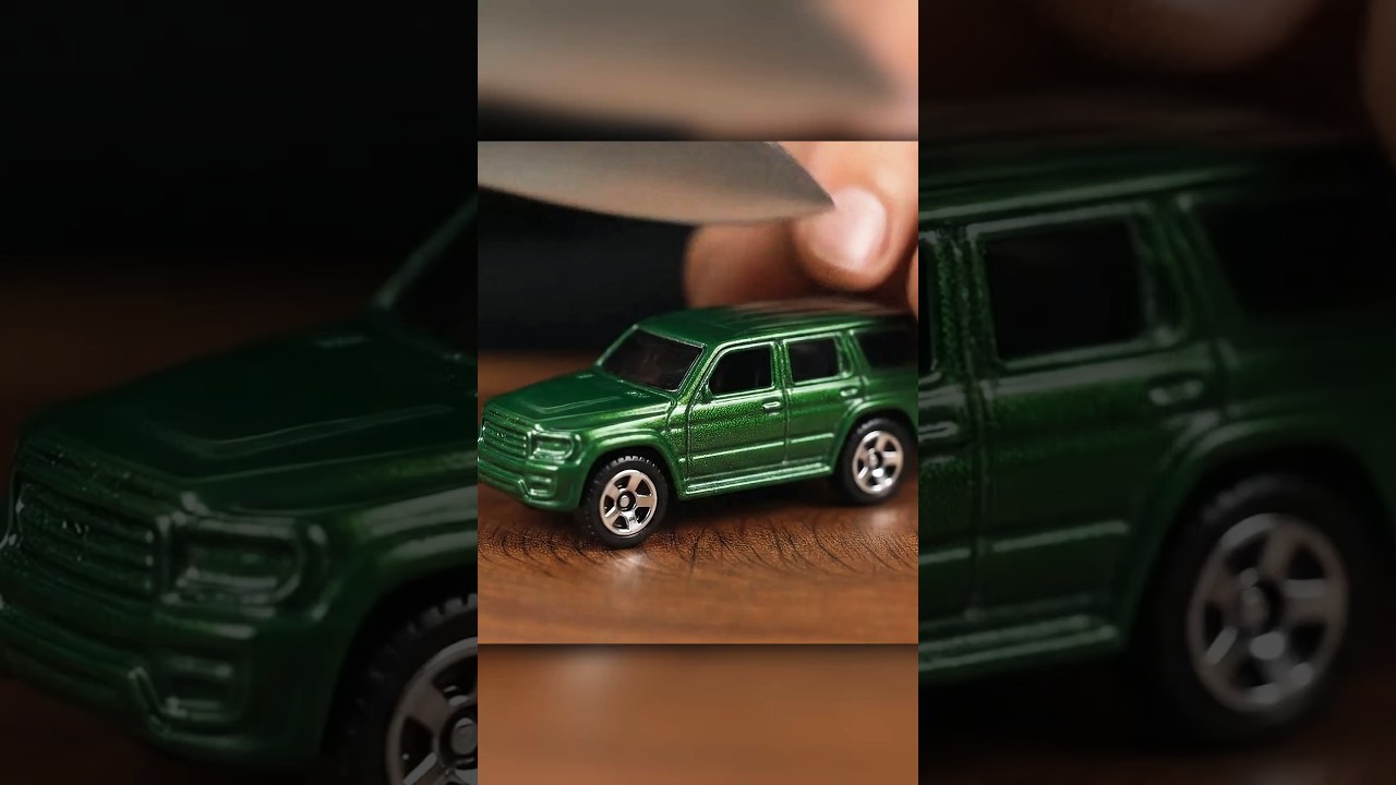 SUV (Sport Utility Vehicle) – Forest Green Metallic 